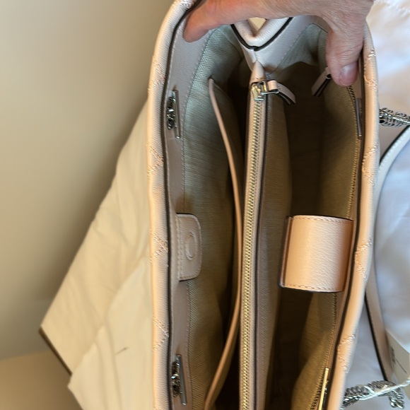Tory Burch Willa Tote. New, never used with tags still on.  Light pink - Picture 6 of 8
